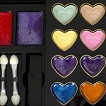 Набор детской декор. косметики Bondibon Eva Moda, BOX 29,5х27,5х4 см; косметичка-квадрат, раскладная: тени для век 8 оттенков (6,4г), блеск для губ 11 оттенков (9г), помада 2 оттенка (2,4г), 2 аппликатора,1 кисточка-растушевка; арт.77017.